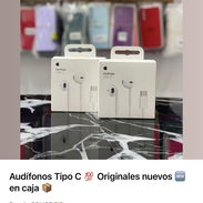 Audífonos de cable Tipo C para iphone 100% Originales. Comprados en Apple - Img 56605904