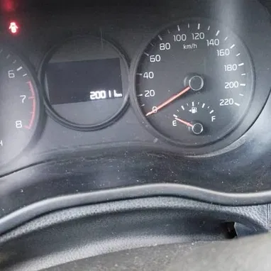 Vendo o negocio Kia picanto del 2020 mecánico con 20 mil kilómetros - Img 87199912