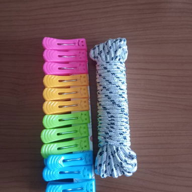SET DE 12 PINZAS PARA ROPA CON SOGA 🌈🧺 - 7/10