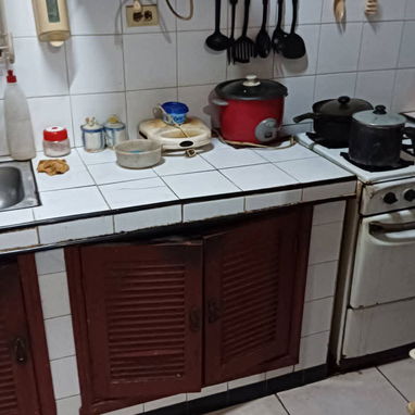*REBAJADO A $40.000usd. En Venta apartamento (1er piso, 25 escalones) de un edificio de construcción capitalista de los - 10/10