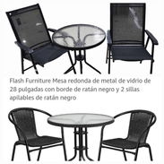 Mesa redonda de metal de vidrio con borde de Ratán con dos sillasills - Img 55848783