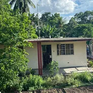 🏡*SE VENDE CASA EN MARIANAO – LÍMITE CON PLAYA 140 y 29* 💰PRECIO: 26,000 USD Casa con excelente distribución: • Por - Img 58169874
