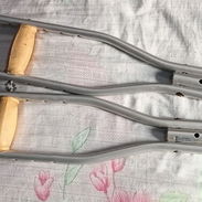 Vendo juego de muletas ortopedicas - Img 58234453