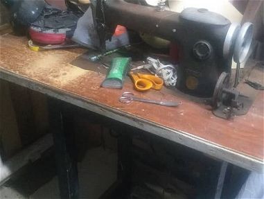 Vendo máquina d coser industrial con todos sus conos d hilo d tapicería - Img main-image-45591157