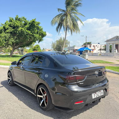 🚘 KIA RIO 2019 - 3/5