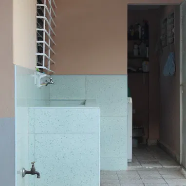 VENTA DE CASA INDEPENDIENTE DE DOS PLANTAS EN LA CIUDAD DE CANAGUEY - Img 121785351