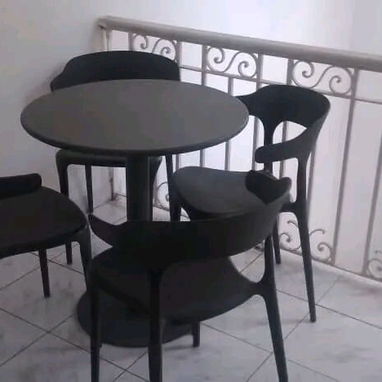 Juego de comedor con un toque moderno - 3/3