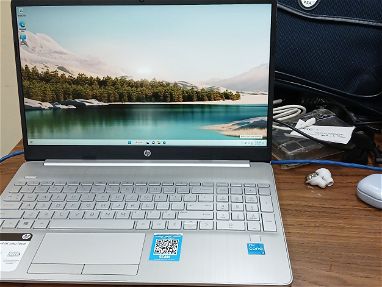 Vendo laptop hp nueva core i3 de oncena generacion - Img main-image