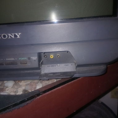Televisor Sony Trinitron 20" - Funciona bien con una buena antena. 15 USD - 2/2