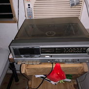Tocadiscos + una caja de Vinilos - Img 56108079