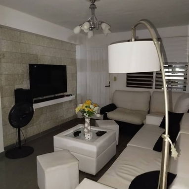 Apartamento en el 5to piso en La Coronela Específicamente Reparto Granma Óptimas Condiciones - Img 117953175