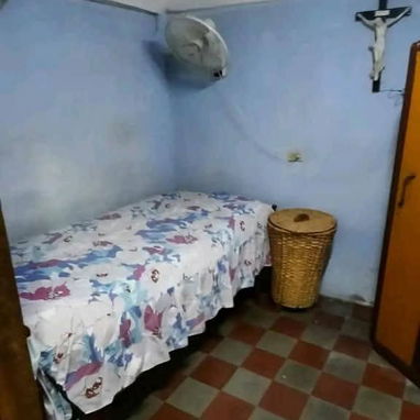 Se vende o se permuta casa ubicada en Heredia #507 bajos entre San Agustín y Barnada la cual consta de 3 cuartos, sala, - 5/10