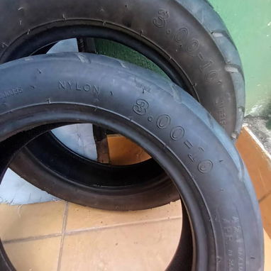 Vendo gomas para motorinas nuevas y de uso, 20mil y 10mil, llamar o escribir al 53333640 - 2/2