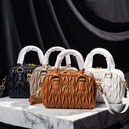 Carteras de lujo estilo Miu Miu $100 Domicilio incluido 🚗 Bolsos acolchados 4 colores. ¡Mejores precios y calidad aquí! - Img 56567068