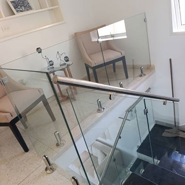 🤩 💯 🔝 🔨 🪛 RECIENTE INSTALACIÓN 🪛 🔨 🔝 💯 🤩 Barandal para escalera, de cristal 10mm, sujetado con herrajes - Img 121582039