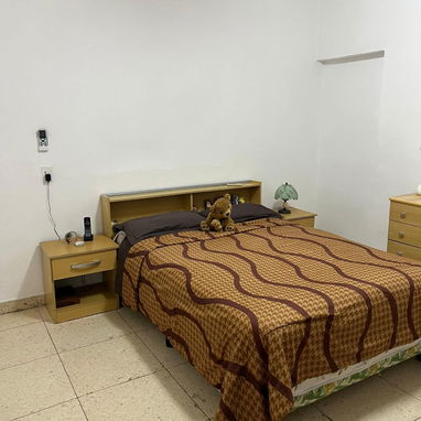 Venta de bajos de biplanta amplio en avenida Santa Amalia - Img 119396051