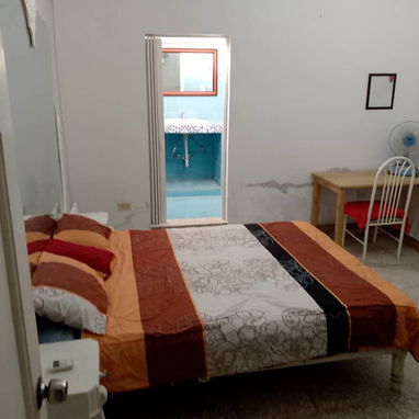 Se alquila casa independiente en el corazón del Vedado, disponible desde el 12 de abril de 2026. - Img 118568424