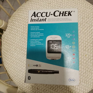 Glucómetro marca Accu-chek con tirillas y lancetas - Img 125317080