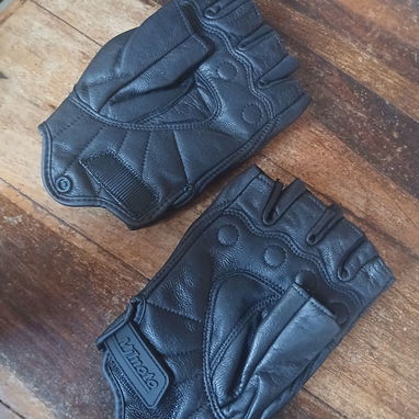 Vendo guantillas para motorista.  Son de cuero originales - 2/2