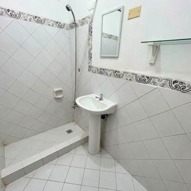Me ajusto con dinero en mano🚨Se vende apartamento en playa 2 do piso cerca de la avenida 41 a 2 cuadras de la tropical - Img 119688185