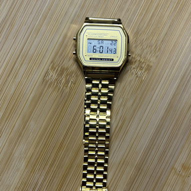 Reloj dorado para hombre, mujer , unisex, estilo Casio. - Img 121538348