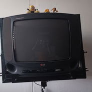 Televisor con soporte - Img 56850888