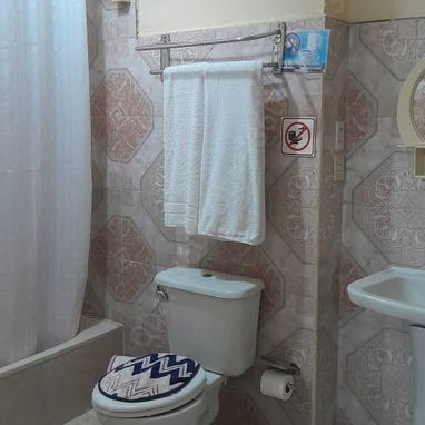 RENTA hostal de 6 habitaciones y piscina EN LA CIUDAD  DE HOLGUIN,  con Qba Hostin 360 - 6/10