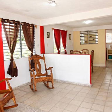 Rentos dos apartamentos con entrada independiente y garaje para autos - Img 125167084