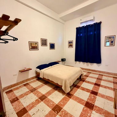 🏠 Apartamento de Renta Habana Vieja. Cerca De La Avenida del Puerto. Wifi incluído. Lavadora y otros electrodomésticos - Img 115979137