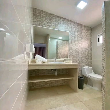 🏠 Casa de Lujo en Renta, Boyeros. Almuerzo Incluído en el precio. Piscina con Hidromasaje - Img 115971871