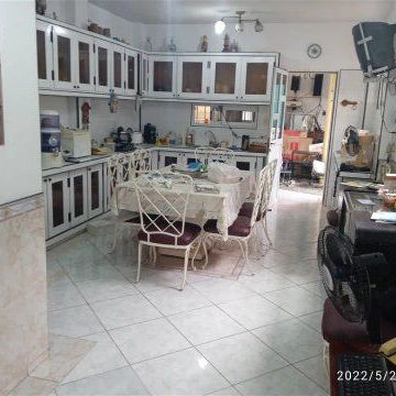 Vendo casa habilitada para rentar de 4 habitaciones, 4 baños y garaje cerca de la Ciudad Deportiva. - Img 105568090