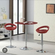 Banqueta de bar roja con hueco en el asiento comunícate con Pedro - Img 53424497