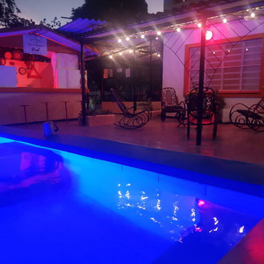 PISCINA CON HABITACIONES CON INMEJORABLES PRECIOS. - Img 112080586