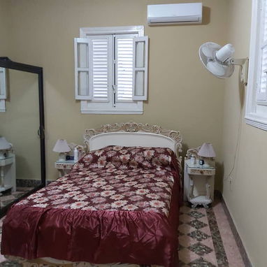 Hermosa casa independiente de tres habitaciones con garaje en excelente zona de Playa!!! - Img 97737514