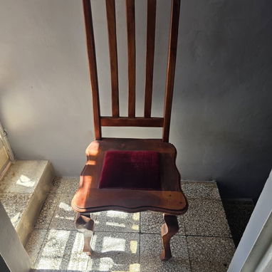 Vendo 4 sillas de comedor buena madera - 2/2