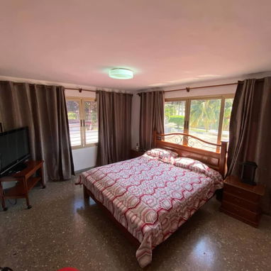Venta Casa+Piscina, Propiedad de más de 1000 m2, Se deja todo dentro, Respaldo eléctrico ⚡️Reparto Siboney - 4/10