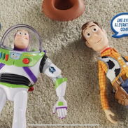 Toy Story Buzz Lightyear ANIMATRONICO Action Figure 32 cm INTERACTIVO con Comandos de Voz,+65 Frases y Sonidos, Se Mueve - Img 40784566