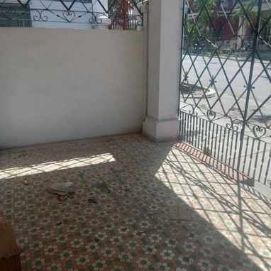 Se vende casa independiente con Telf. y Nauta en Porvenir y Dolores, 10 de Octubre - 3/10