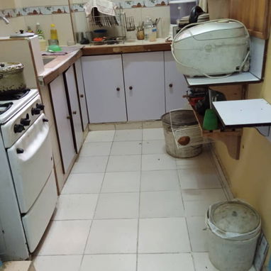 _ "$13.000usd CON AJUSTE. En venta  casa-apartamento interior, el 1ro de un  pasillo de 5 aptos en Lawton, 10 de  Octubr - 5/6