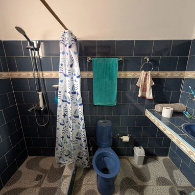 Se vende hostal en el mejor precio - Img 124426268