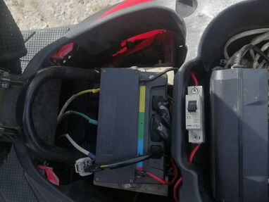 Moto Aguila Roja, Bat. Tomaq 45amp hace 80 y 100, caja Votol-50 alcanza 80 KM/h. Cajón acero níquel para dos baterías - Img main-image
