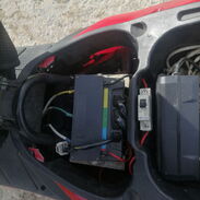 Moto Aguila Roja, Bat. Tomaq 45amp hace 80 y 100, caja Votol-50 alcanza 80 KM/h. Cajón acero níquel para dos baterías - Img 45318340
