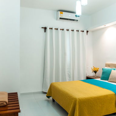 RENTA A EXTRANJEROS DE APTO DE LUJO EN EL VEDADO. 1 HABITACIÓN TIPO SUITE (BAÑO EN LA HABITACIÓN). TFONO: +53 52752578 - Img 105583099