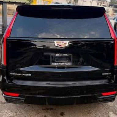 Cadillac Escalade ,Combina un diseño imponente con detalles de alta gama,motor V8 de gasolina - Img 107878018