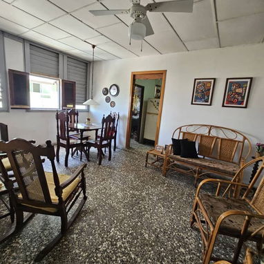 VENTA O PERMUTA DE APARTAMENTO CAPITALISTA CON 2 NIVELES, 2 APARTAMENTOS EN 1 PROPIEDAD CON VISTAS AL MAR Y A LA CIUDAD. - 8/10