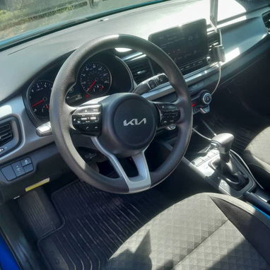 Vendo o negoceo Kia rio del 2023 en vin y circunvalación edición limitada 30 mil kilómetros - Img 86108478