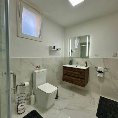Alquiler de casa de lujo con piscina en el Vedado . Renta de casa de lujo por noches en el Vedado con piscina - Img 125752453