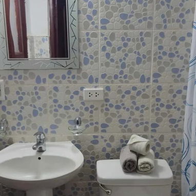 COD.Z RENTA ECONÓMICA DE HOSTAL DE 10 HABITACIONES EN CENTRO HABANA. - 3/9