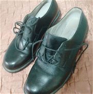 Se vende zapatos negros de hombre. - Img 45717934