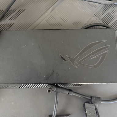 Pantalla y cargador de laptop gamer Asus - Img 114037831